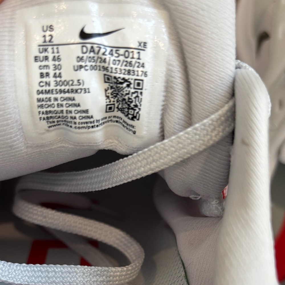 Nike Men's Air Volaris 16 White and Red Athletic Shoes - Picture 5 of 7